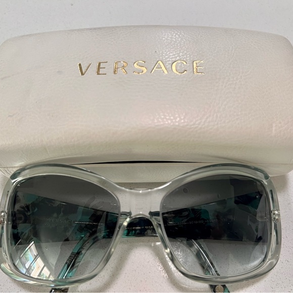 Oversized Versace (Mod 4235) Medusa Sunglasses w/ Box - Picture 3 of 10